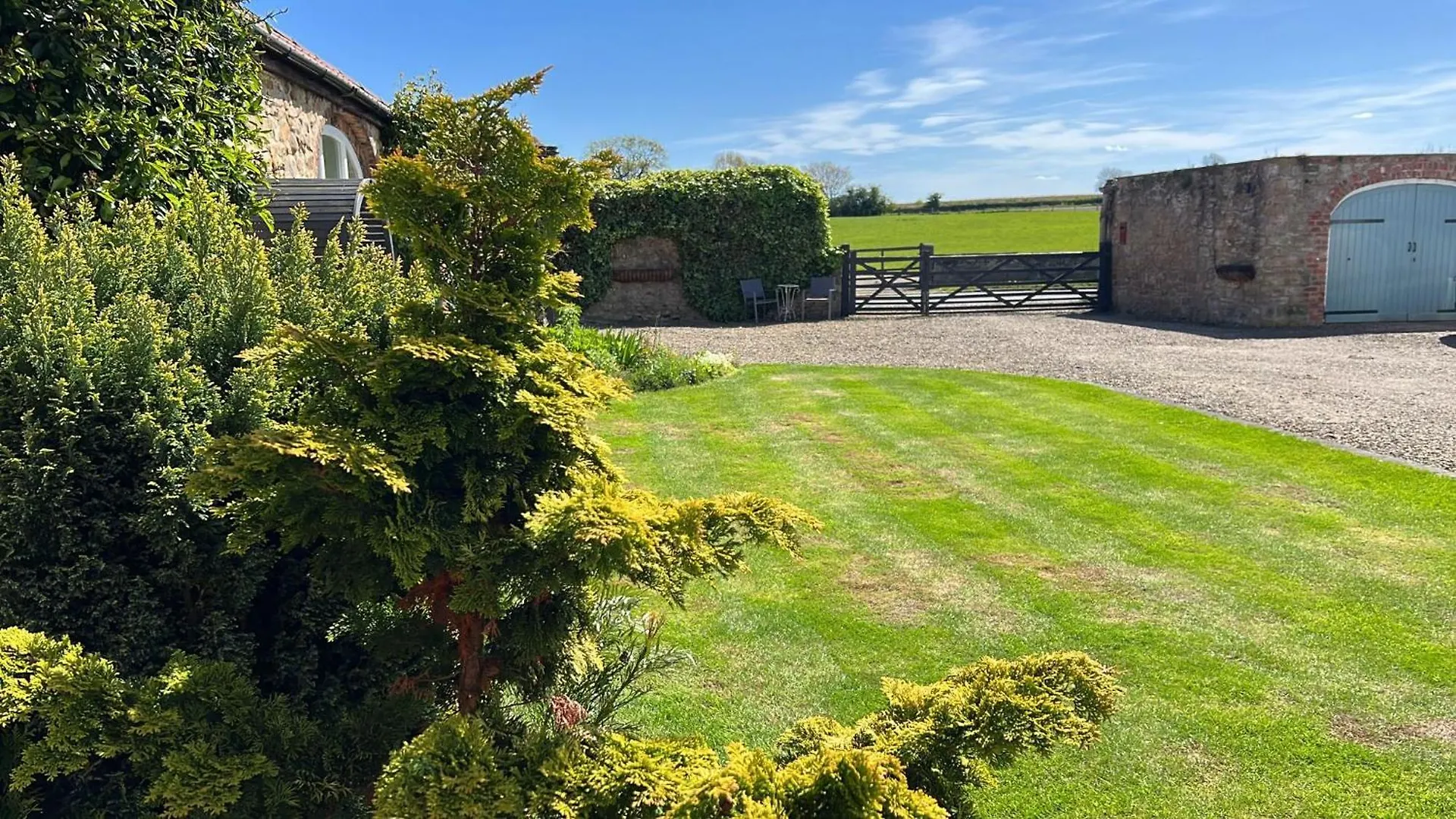 Guest house The Garden Suites At Snape Castle Mews Bedale